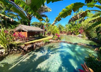 Bangalô exclusivo com piscina natural