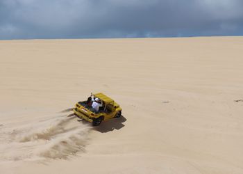 Buggy nas dunas de Genipabú
